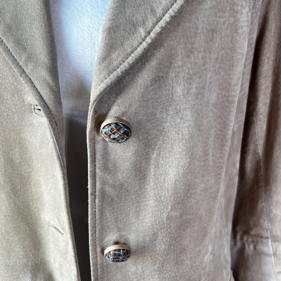 NEW LOOK Edgy Elegance: Quiet Luxury Tan Suede Blazer Flattering & Sophisticated - Picture 3 of 16